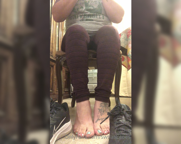 Swtlatintoes aka swtlatintoes - 05-20-2021 OnlyFans Video - I sometimes cant get enough of my own foot smell , I dig through my toes