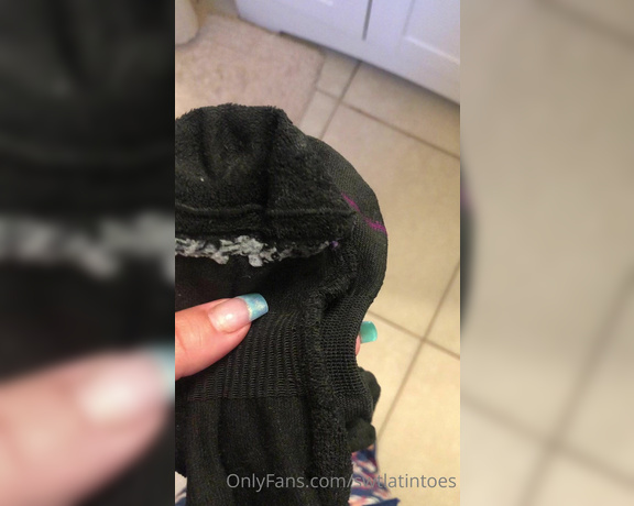 Swtlatintoes aka swtlatintoes - 05-26-2021 OnlyFans Video - These black socks make the best stinky socks , they literally made my bathroom smell_m0ky