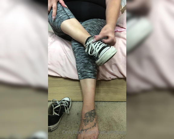 Swtlatintoes aka swtlatintoes - 07-09-2021 OnlyFans Video - Mmmm converse feet are the yummiest , wish I was flexible enough to take a whiff