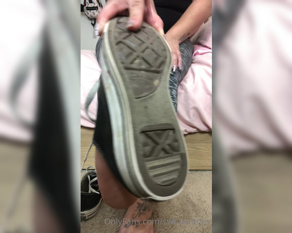 Swtlatintoes aka swtlatintoes - 07-09-2021 OnlyFans Video - Mmmm converse feet are the yummiest , wish I was flexible enough to take a whiff