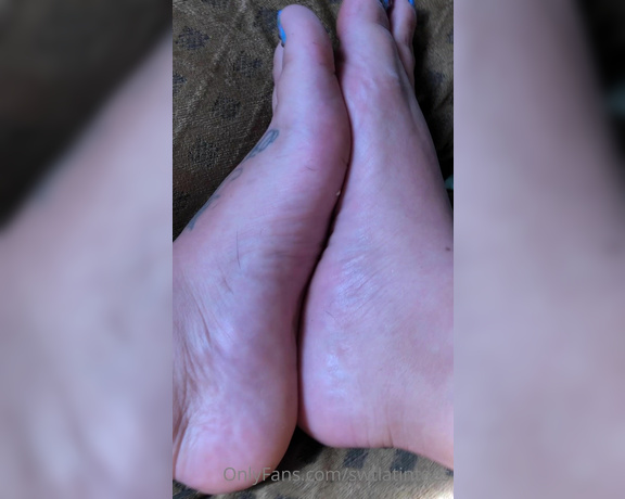 Swtlatintoes aka swtlatintoes - 07-20-2021 OnlyFans Video - Yesterday was such a hot day , and my Toesies cant hide it lol_88lo