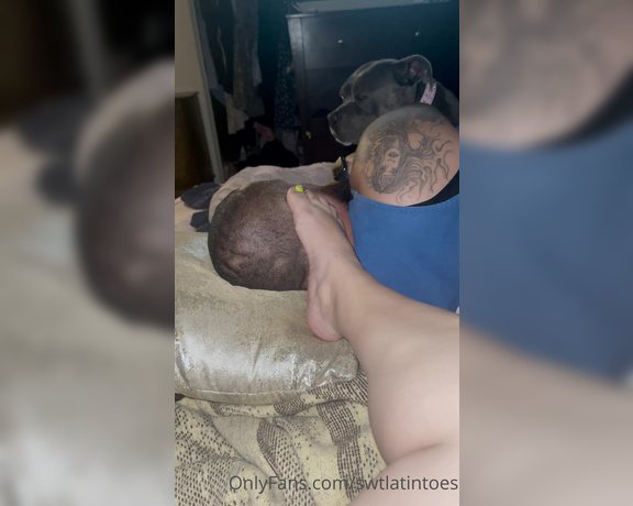 Swtlatintoes aka swtlatintoes - 09-06-2021 OnlyFans Video - He asked for a head rub , why not with these stinky feet