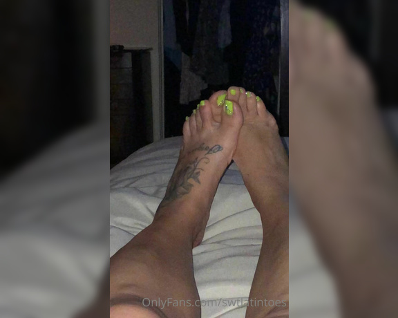 Swtlatintoes aka swtlatintoes - 09-03-2021 OnlyFans Video - Happy Friday , in desperate need of foot rubs , head rubs and back scratches