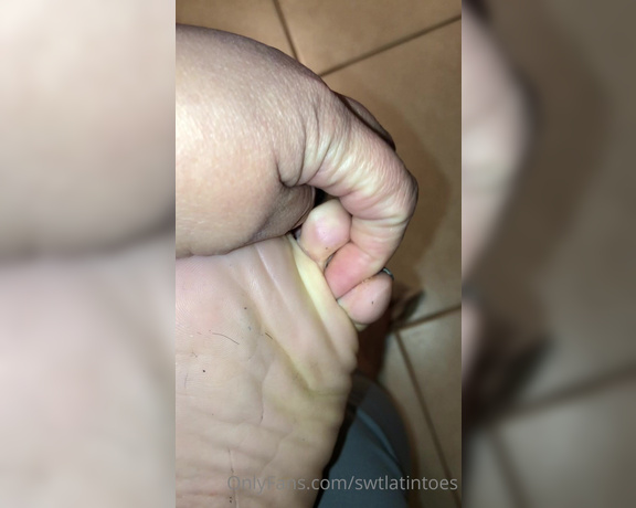 Swtlatintoes aka swtlatintoes - 11-30-2021 OnlyFans Video - Stinky is an understatement_5qi3