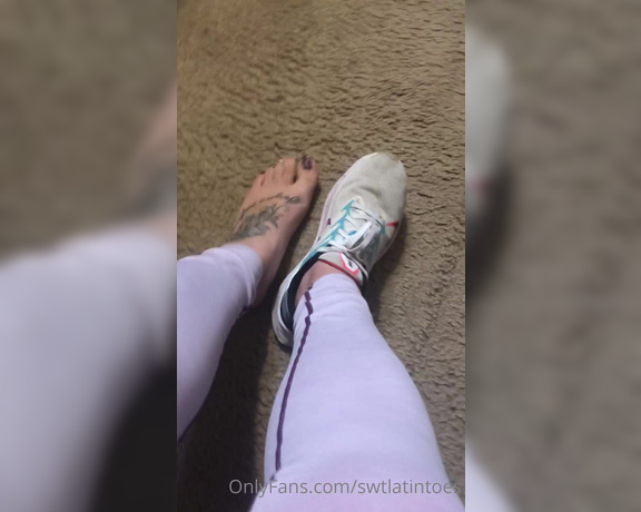 Swtlatintoes aka swtlatintoes - 01-15-2022 OnlyFans Video - Stinky Nikes , no socks Mmmm you know these feet where smelling delicious