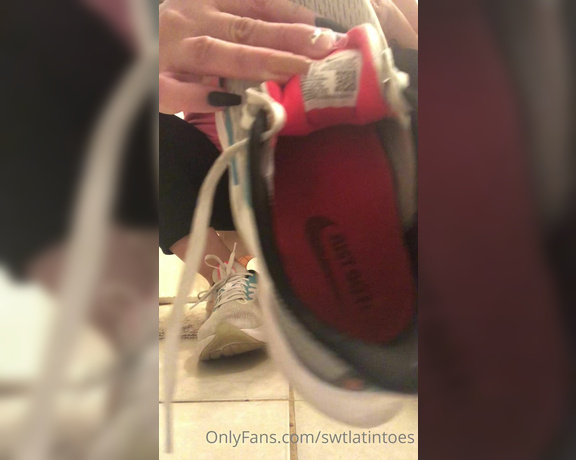 Swtlatintoes aka swtlatintoes - 01-25-2022 OnlyFans Video - Smelling like ammonia