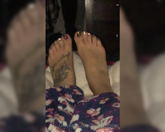 Swtlatintoes aka swtlatintoes - 01-20-2022 OnlyFans Video - Good morning Love my morning foot stretches