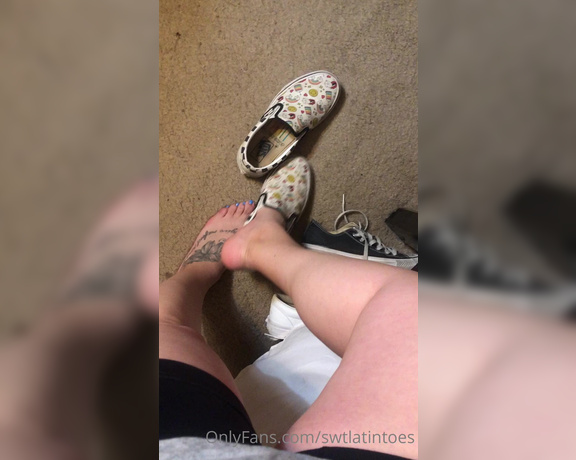 Swtlatintoes aka swtlatintoes - 04-05-2022 OnlyFans Video - Damb these thick calves look sexy , can you rub them for me