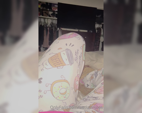 Swtlatintoes aka swtlatintoes - 05-18-2022 OnlyFans Video - Morning stretches are the best , if only I had someone to rub them for me