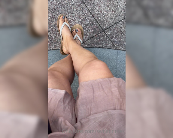 Swtlatintoes aka swtlatintoes - 06-21-2022 OnlyFans Video - Made you look would you stare at my sparkly flip flops Or would you just glance_3nx2