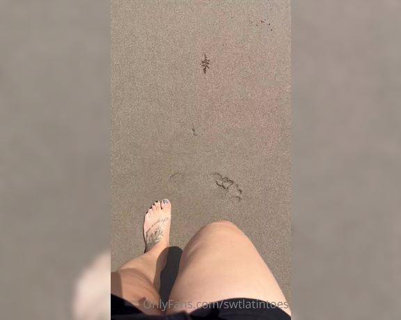 Swtlatintoes aka swtlatintoes - 06-21-2022 OnlyFans Video - I hate the sun but love the beach , its so peaceful_wm6d