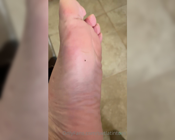 Swtlatintoes aka swtlatintoes - 06-30-2022 OnlyFans Video - You know me and my hoarding  Just a lil pedal and stinky feet action