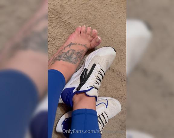 Swtlatintoes aka swtlatintoes - 08-21-2022 OnlyFans Video - It was a two show kinda day , they where so sweaty  and they smelled