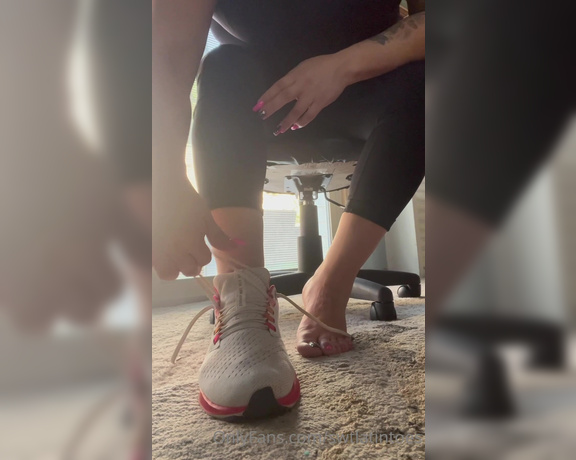 Swtlatintoes aka swtlatintoes - 09-08-2022 OnlyFans Video - It was a no sock kinda day and my feet did not disappoint