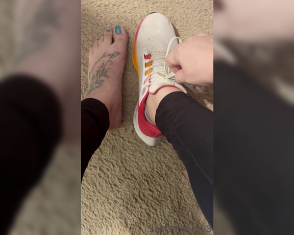 Swtlatintoes aka swtlatintoes - 12-29-2022 OnlyFans Video - How do I get so stinky