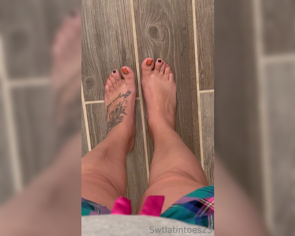 Swtlatintoes aka swtlatintoes - 10-24-2022 OnlyFans Video - Getting my Monday morning stretches in