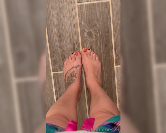 Swtlatintoes aka swtlatintoes - 10-24-2022 OnlyFans Video - Getting my Monday morning stretches in