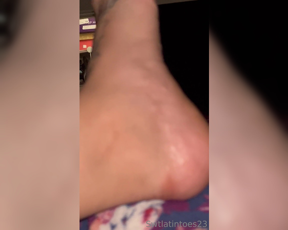 Swtlatintoes aka swtlatintoes - 11-26-2022 OnlyFans Video - Morning stinky sweaty toes