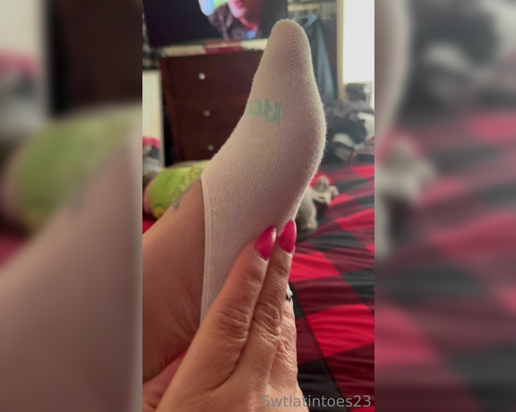 Swtlatintoes aka swtlatintoes - 04-20-2023 OnlyFans Video - I couldnt wait to take my shoes off , and when I got one whiff I_3s77