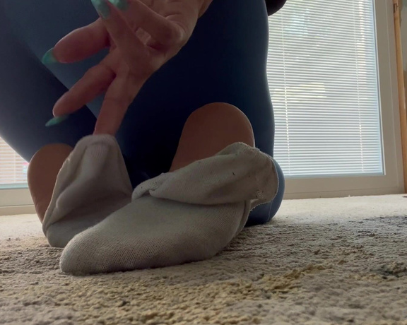 Swtlatintoes aka swtlatintoes - 05-24-2023 OnlyFans Video - Whole lotta booty and soles I attempted to do a sexy sock removal , not sure