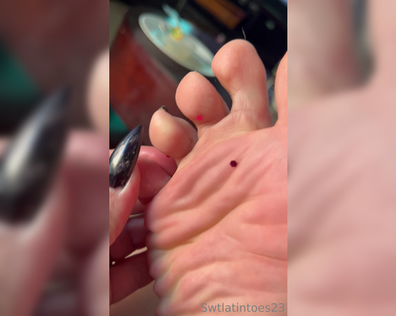 Swtlatintoes aka swtlatintoes - 07-28-2023 OnlyFans Video - Look at all that jam , flip flops def be giving all kinds of goodies_n8e5