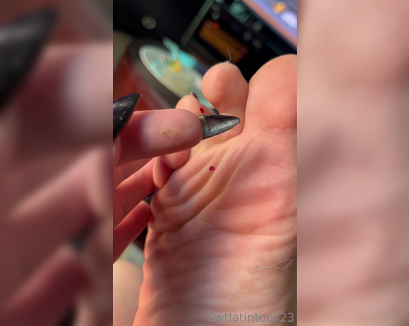 Swtlatintoes aka swtlatintoes - 07-28-2023 OnlyFans Video - Look at all that jam , flip flops def be giving all kinds of goodies_n8e5