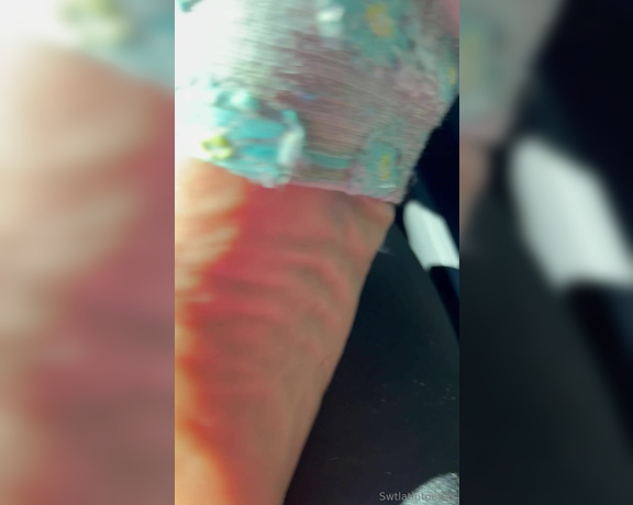 Swtlatintoes aka swtlatintoes - 10-14-2023 OnlyFans Video - Stinky car feet