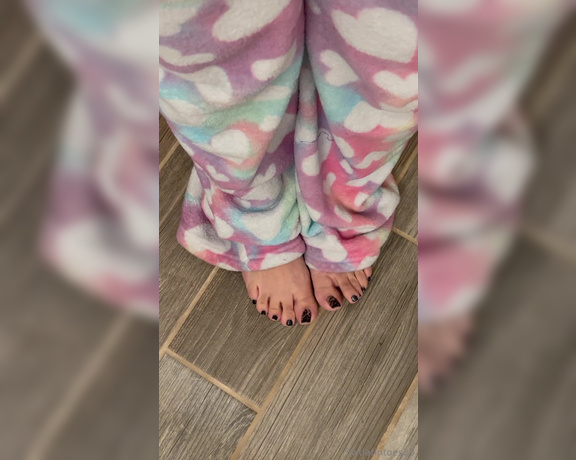 Swtlatintoes aka swtlatintoes - 12-01-2023 OnlyFans Video - Morning wiggles_688t