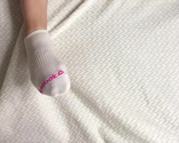 Swtlatintoes aka swtlatintoes - 05-16-2020 OnlyFans Video - Smelly feet