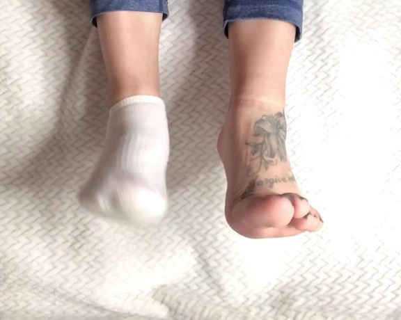 Swtlatintoes aka swtlatintoes - 05-16-2020 OnlyFans Video - Smelly feet