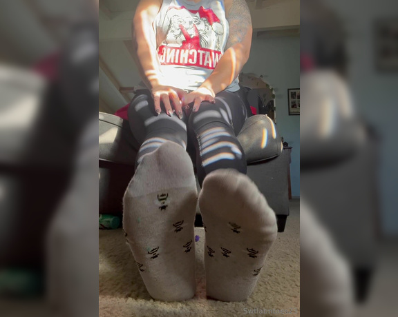 Swtlatintoes aka swtlatintoes - 12-07-2023 OnlyFans Video - Nice and thick and stinky How much do you want them