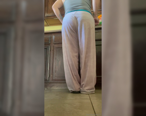 Swtlatintoes aka swtlatintoes - 11-13-2024 OnlyFans Video - Still in my pjs How yummy does this hump look This booty and soles