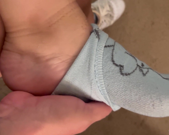 Swtlatintoes aka swtlatintoes - 08-11-2024 OnlyFans Video - Had my high tops on all day Friday I still dont know how my feet ended