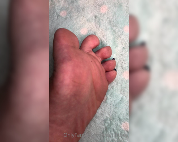 Swtlatintoes aka swtlatintoes - 09-27-2020 OnlyFans Video - Sandals smell like chips , so you know these feet smell yummy