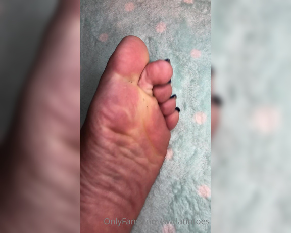 Swtlatintoes aka swtlatintoes - 09-27-2020 OnlyFans Video - Sandals smell like chips , so you know these feet smell yummy