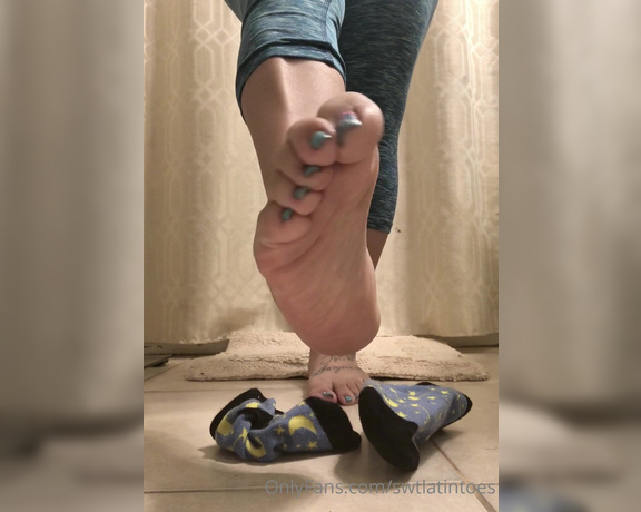 Swtlatintoes aka swtlatintoes - 09-13-2020 OnlyFans Video - Who doesnt like a stinky foot close up