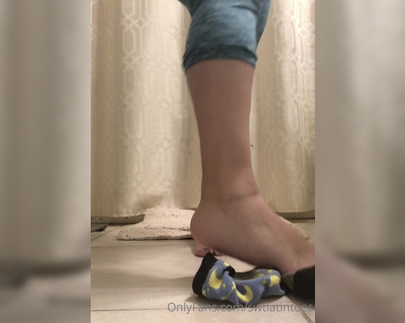 Swtlatintoes aka swtlatintoes - 09-13-2020 OnlyFans Video - Who doesnt like a stinky foot close up