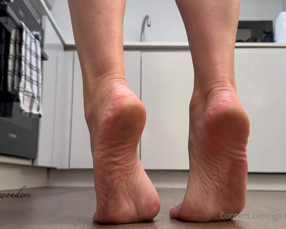 Feetwonders aka feetwonders - 02-12-2024 OnlyFans Video - Dirty soles in the kitchen  I know some of you love this view