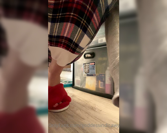 Goddess Indica Wynter aka goddessindicawynter - 03-03-2022 OnlyFans Video - These slippers really make my feet sweat, so I need your assistance