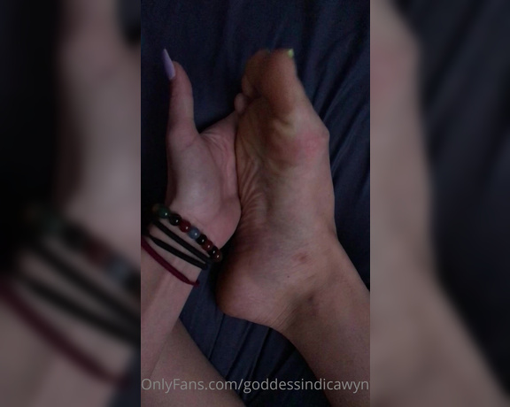 Goddess Indica Wynter aka goddessindicawynter - 08-27-2022 OnlyFans Video - Your morning vitamins loser Happy Spitty Saturday