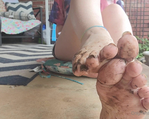 Mistress Trina aka trins_feet - 07-25-2021 OnlyFans Video - Help me clean them foot boys_i6lu