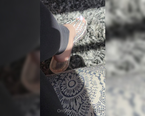 Mistress Trina aka trins_feet - 06-23-2022 OnlyFans Video - You see me in the therapists waiting room with my toes out, what are you doing