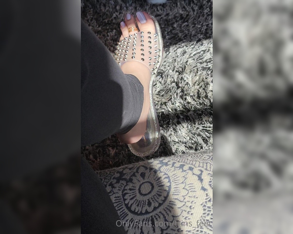 Mistress Trina aka trins_feet - 06-23-2022 OnlyFans Video - You see me in the therapists waiting room with my toes out, what are you doing