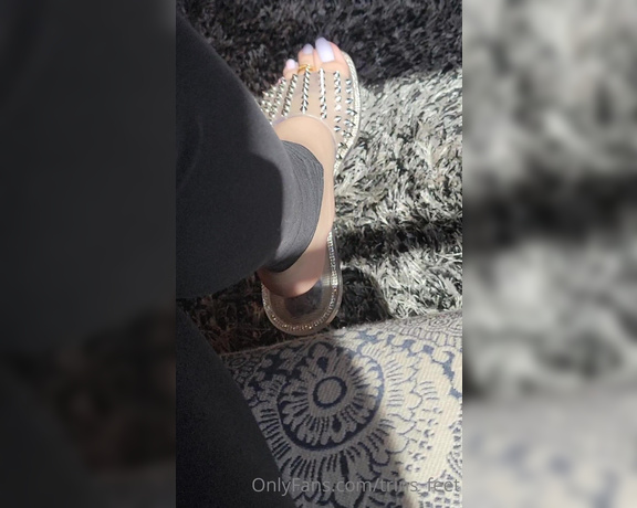 Mistress Trina aka trins_feet - 06-23-2022 OnlyFans Video - You see me in the therapists waiting room with my toes out, what are you doing