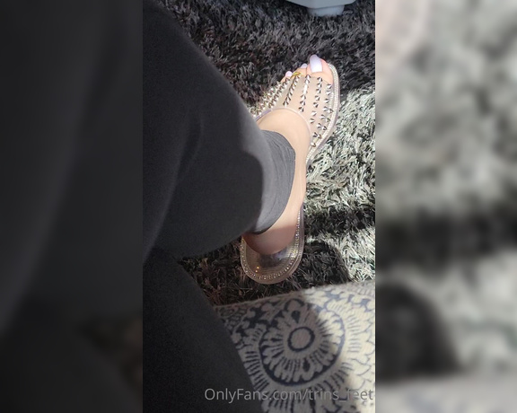 Mistress Trina aka trins_feet - 06-23-2022 OnlyFans Video - You see me in the therapists waiting room with my toes out, what are you doing