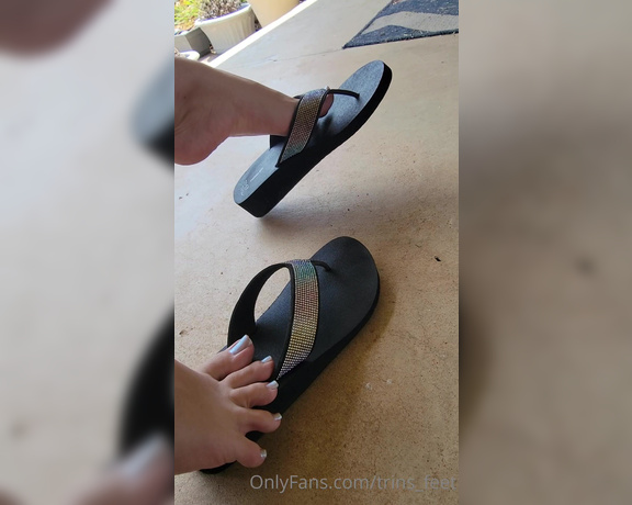 Mistress Trina aka trins_feet - 08-18-2022 OnlyFans Video - Some natural nails plus flip flops Im spoiling you_il1j