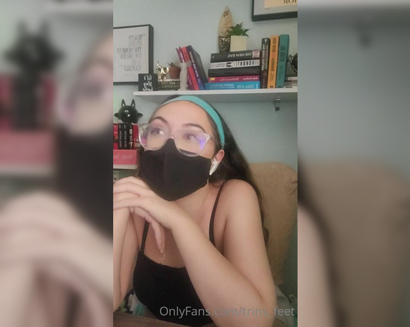 Mistress Trina aka trins_feet - 11-09-2022 OnlyFans Video - Foot smell therapy  green light, red light