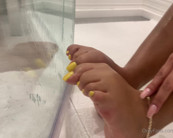 Ms Pretty Feet aka msprettyfeet_ - 12-27-2020 OnlyFans Video - Soapy shower feet  would you let me give you an fj with soap in the