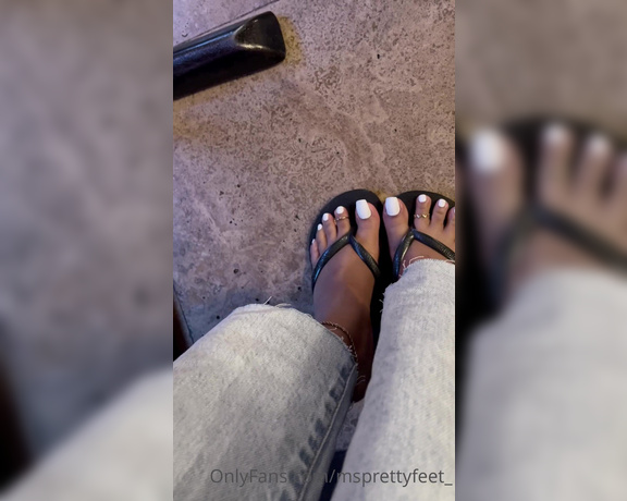 Ms Pretty Feet aka msprettyfeet_ - 03-04-2021 OnlyFans Video - Flip flop play  lunch in this restaurant, these old ladies were starring at me