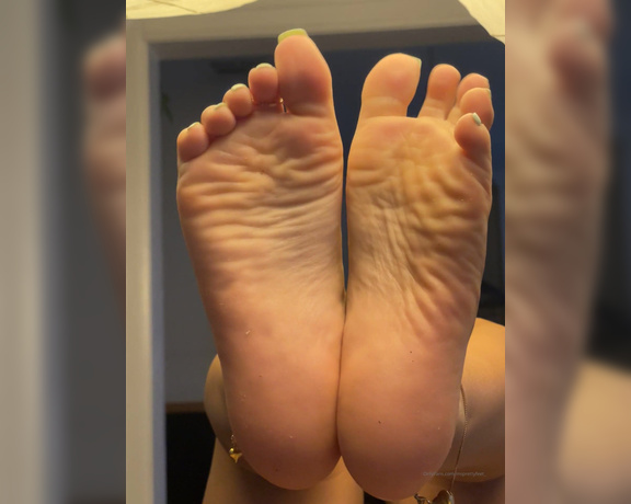 Ms Pretty Feet aka msprettyfeet_ - 03-30-2023 OnlyFans Video - my feet move so sexy